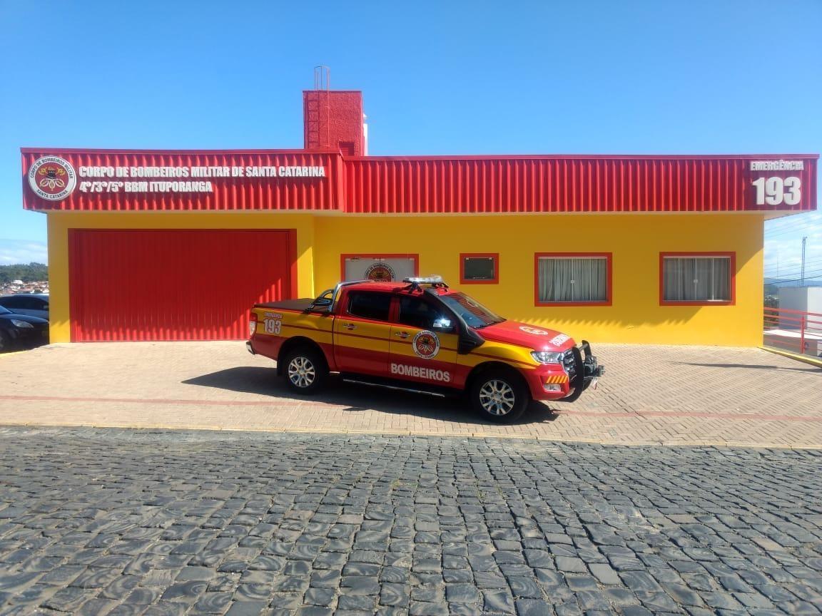 Bombeiros de Ituporanga recebem viatura destinada pelo deputado Peninha 