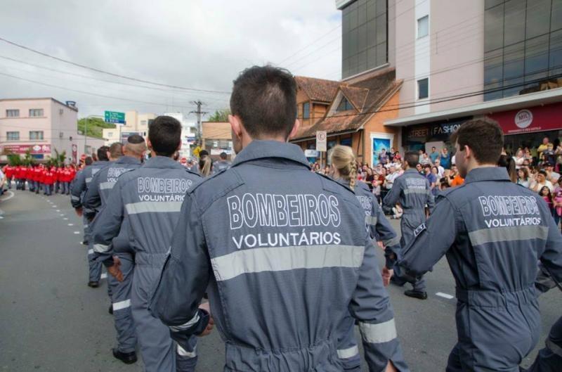 Bombeiros do Alto Vale do Itajaí vão a Minas Gerais auxiliar no regate de vítimas em Brumadinho