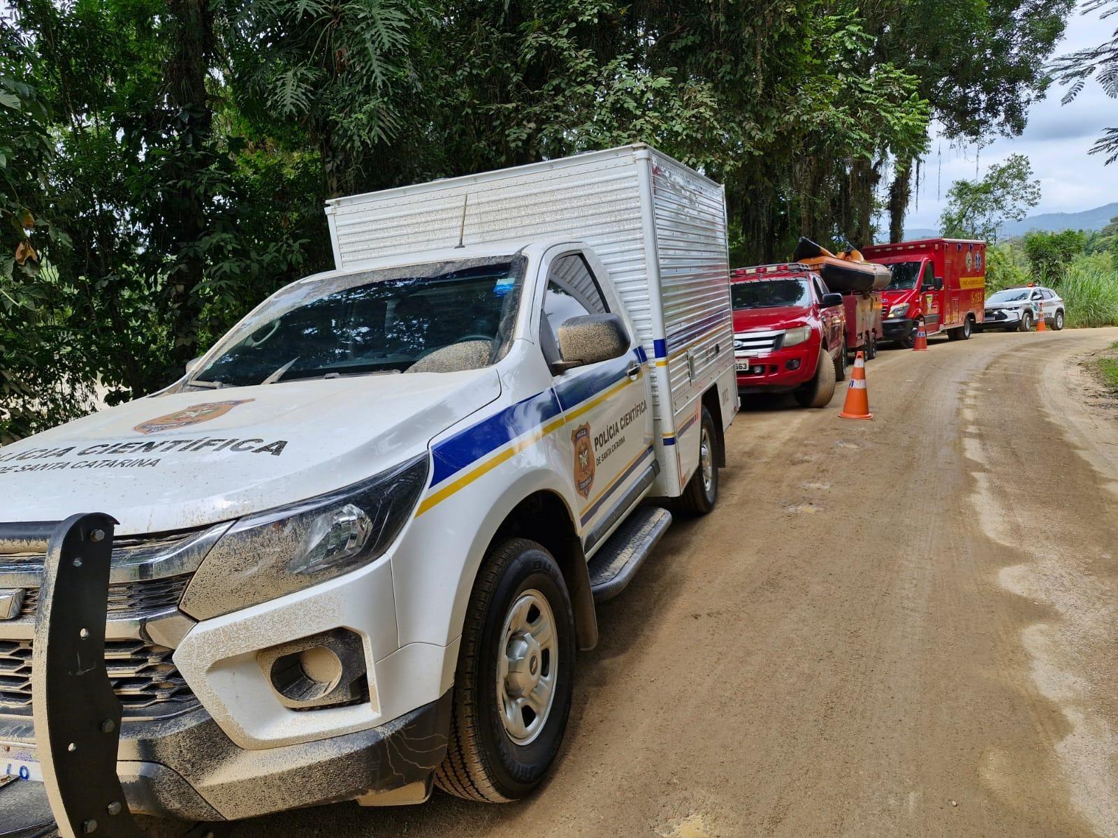 Bombeiros localizam corpo boiando no Rio Itajaí-Açu