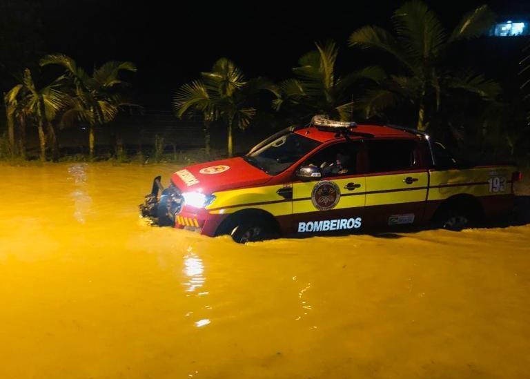 Bombeiros resgatam família que estava ilhada em Ituporanga