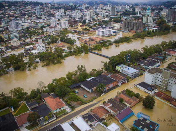 Brasileiro já pode receber alertas de desastres naturais por WhatsApp 