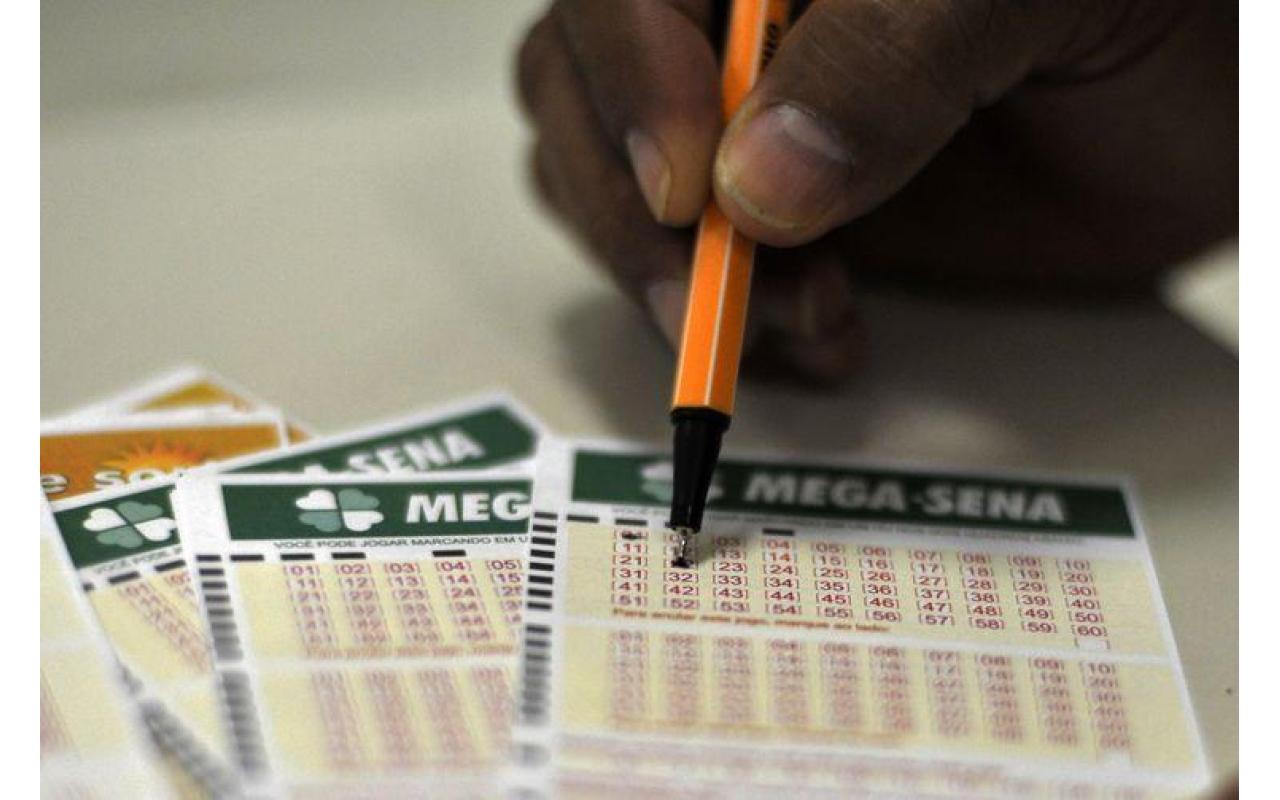 Brasileiros deixaram de retirar R$ 266,6 milhões em prêmios de loterias, diz Caixa