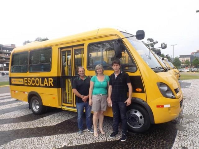 PETROLÂNDIA – Ônibus adaptado será utilizado no transporte de alunos da APAE