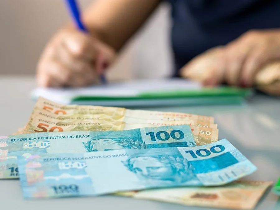 Caio Bitt: O salário acabou antes do mês