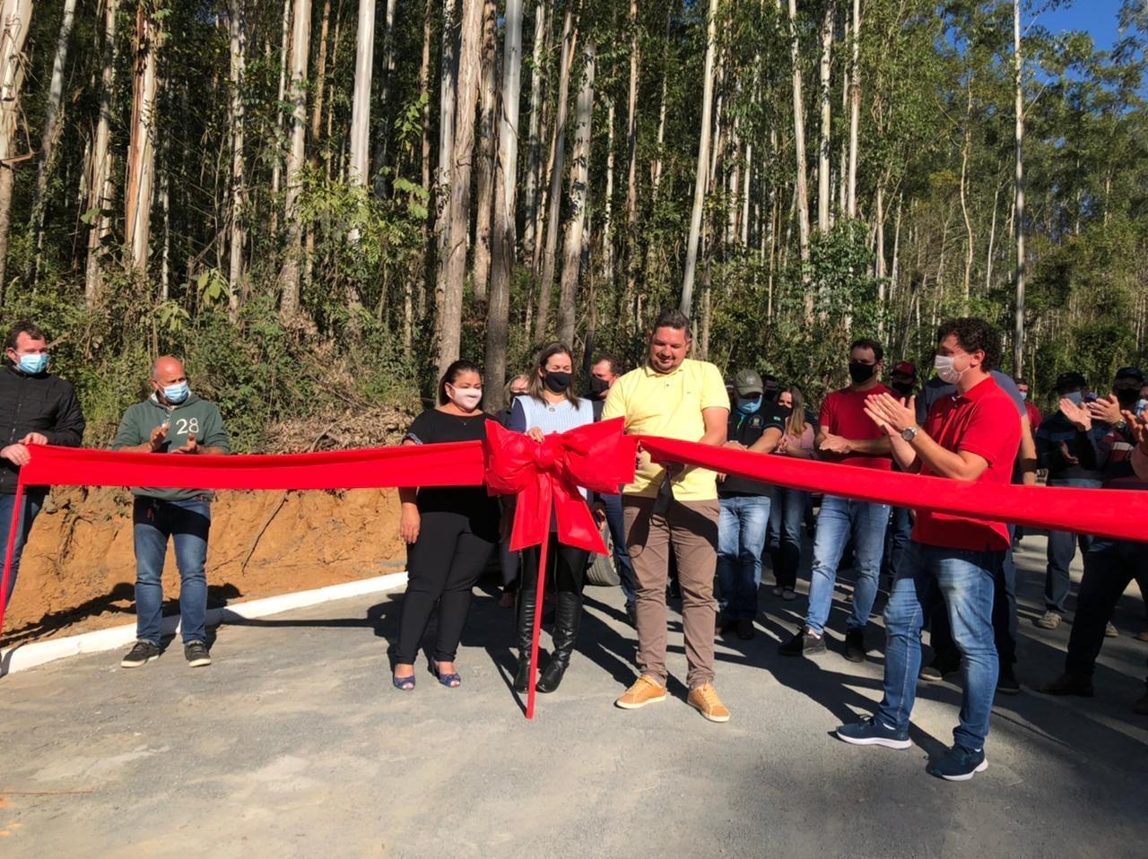 Calçamento é inaugurado no município de Aurora