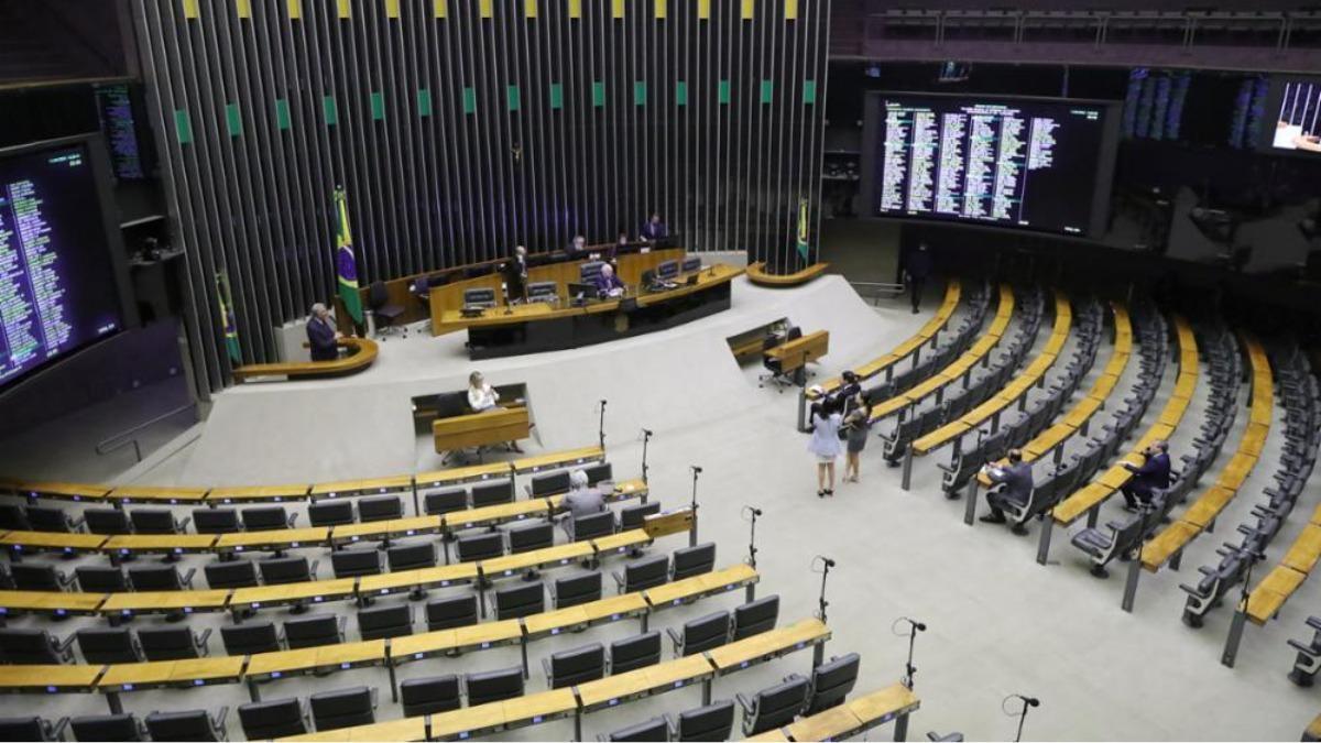 Câmara aprova aumento de pena de feminicídio para até 40 anos de prisão