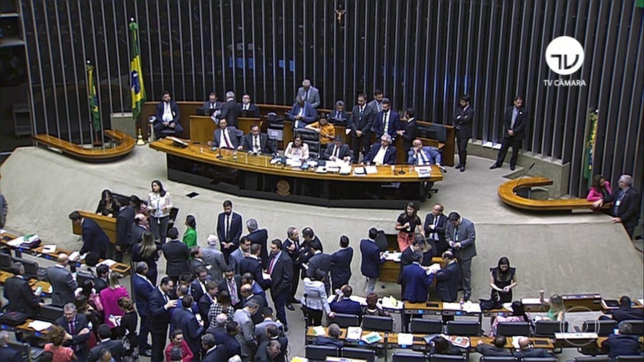 Câmara aprova projeto que permite posse de arma em toda a propriedade rural 
