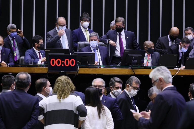 Câmara aprova texto-base do novo imposto de renda