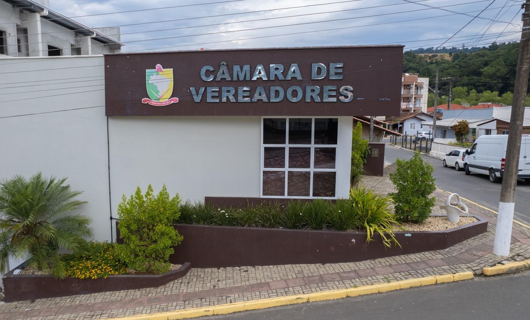 Câmara de Aurora aprova dois projetos e articula pisos térmicos em escolas