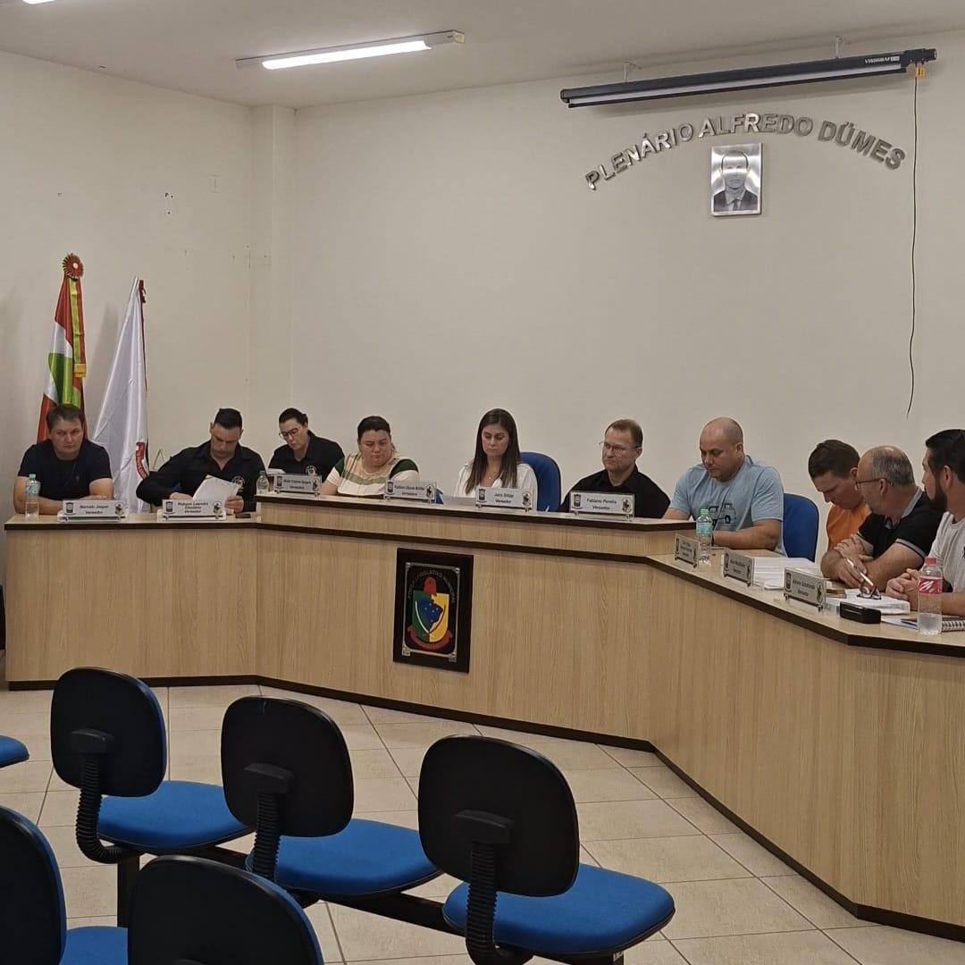 Câmara de Aurora aprova novos cargos na área da saúde e regulariza documentação pendente