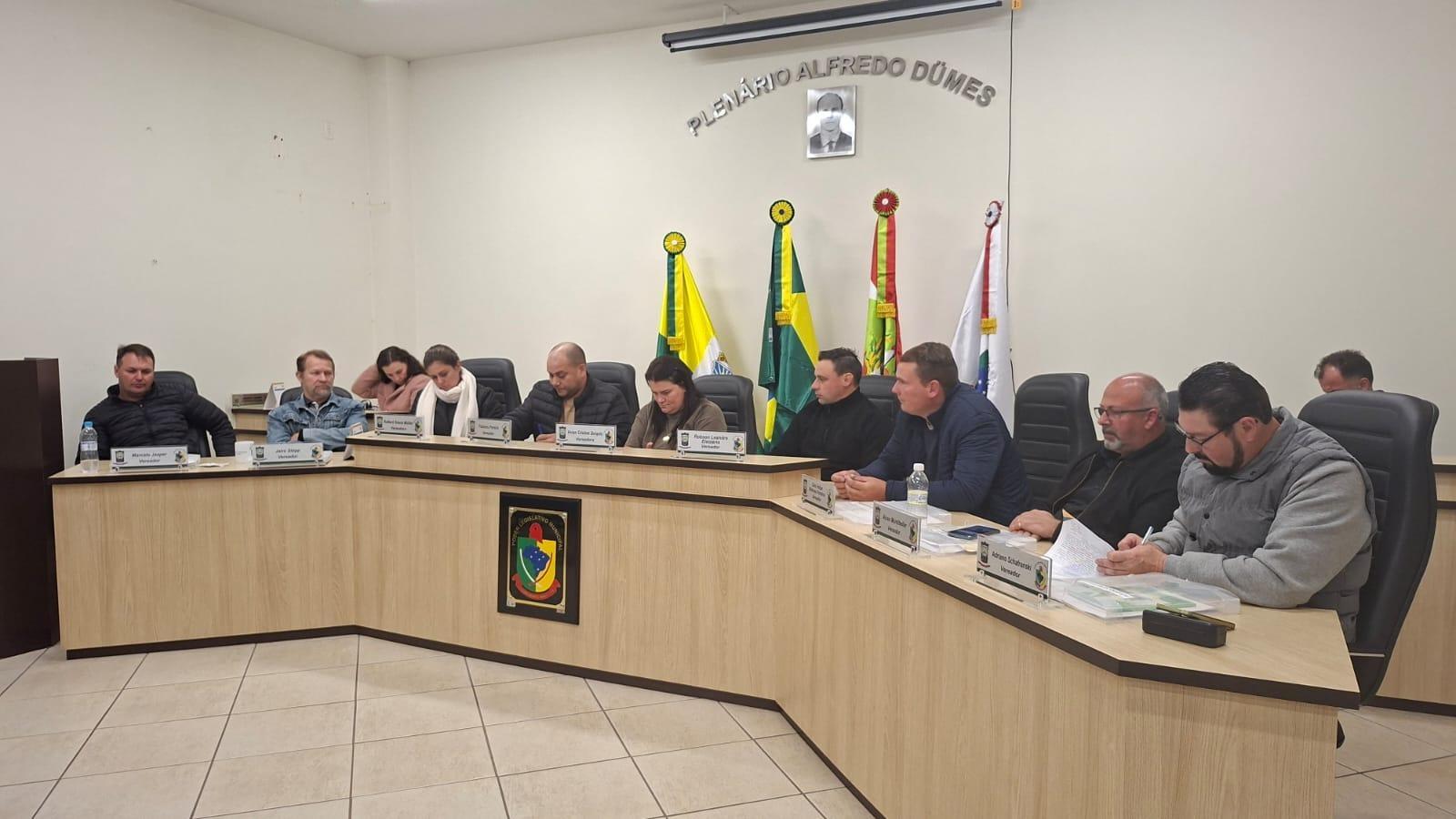 Câmara de Aurora cobra reparo em via e debate diligências do GAECO