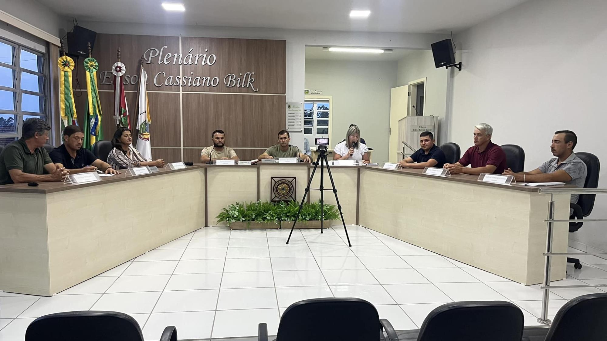 Câmara de Chapadão do Lageado realiza primeira sessão ordinária de 2025 com homenagem a Arlindo Stein