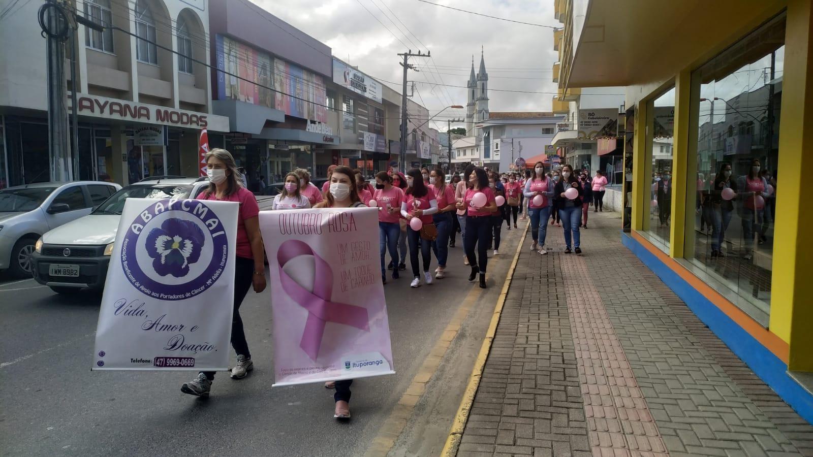 Caminhada alusiva ao Outubro Rosa é realizada em Ituporanga