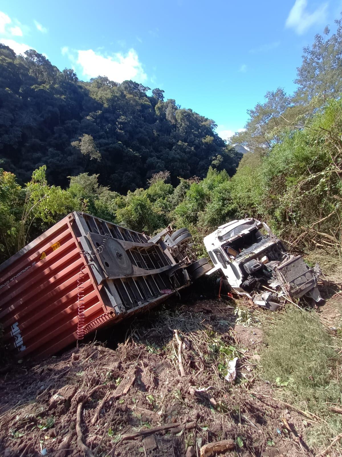 Caminhoneira morre em acidente na BR-470 em Pouso Redondo