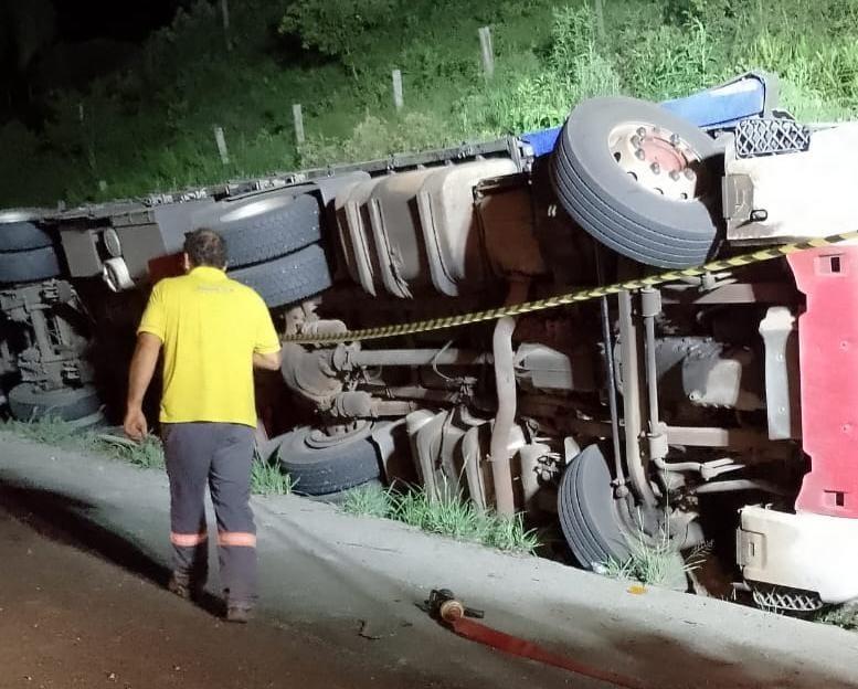 Caminhoneiro perde a vida em acidente na BR-470 no Alto Vale