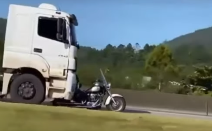 Caminhoneiro que arrastou moto por 32 km e matou passageira na BR-101 é condenado