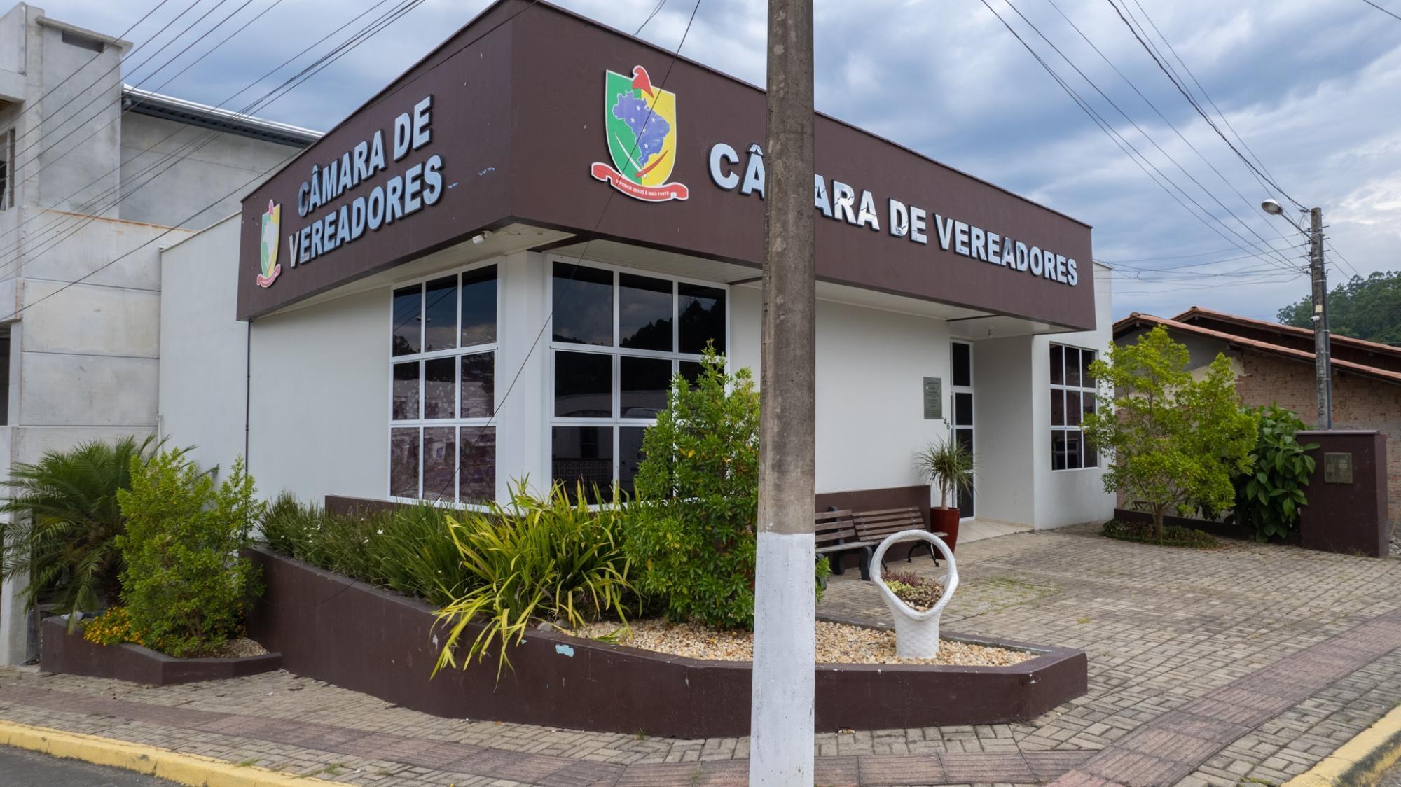 Campanha do Agasalho da Câmara de Aurora beneficia famílias