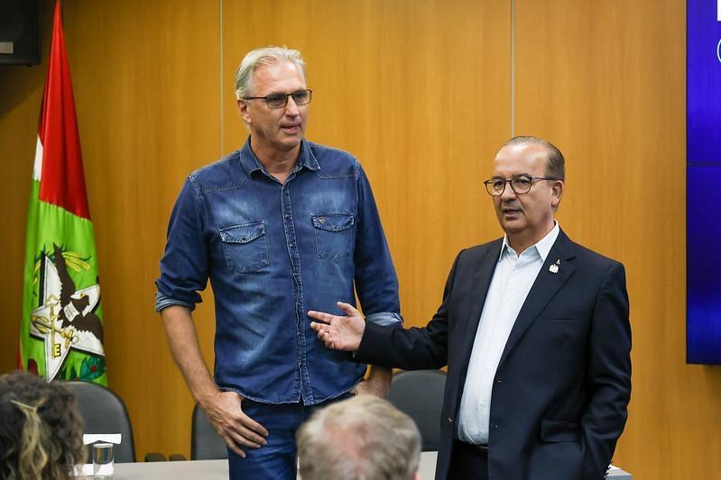 Campeão olímpico em 92, Paulão do Vôlei assumirá a Fesporte