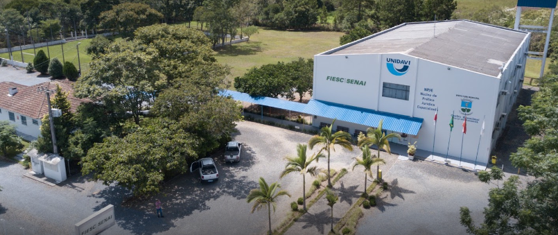 Campus da Unidavi de Ituporanga sedia noite de autógrafos do livro "Resiliências''