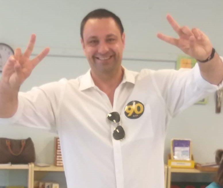 Candidato Ralf Zimmer do Pros vota por volta das 10h