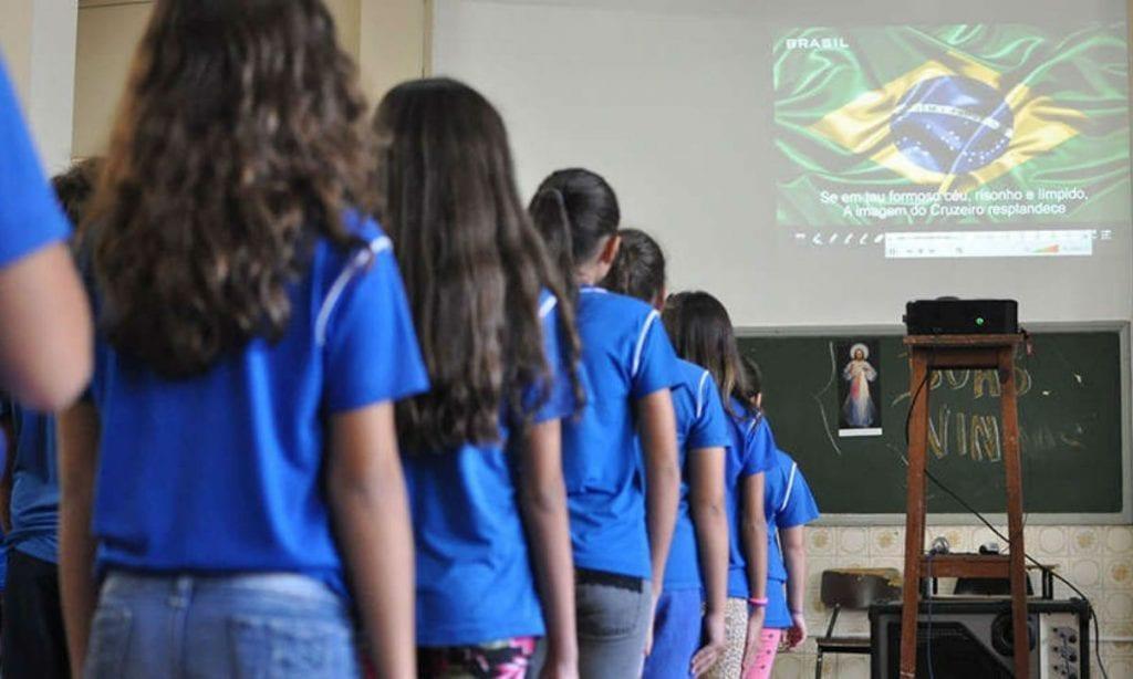 Cantar o Hino Nacional e do município uma vez por mês nas escolas pode virar lei em Alfredo Wagner