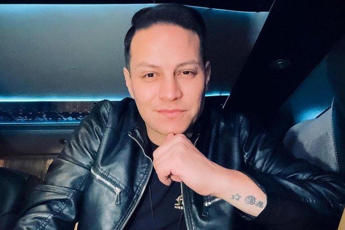 Cantor da banda Os Atuais fica gravemente ferido em acidente 
