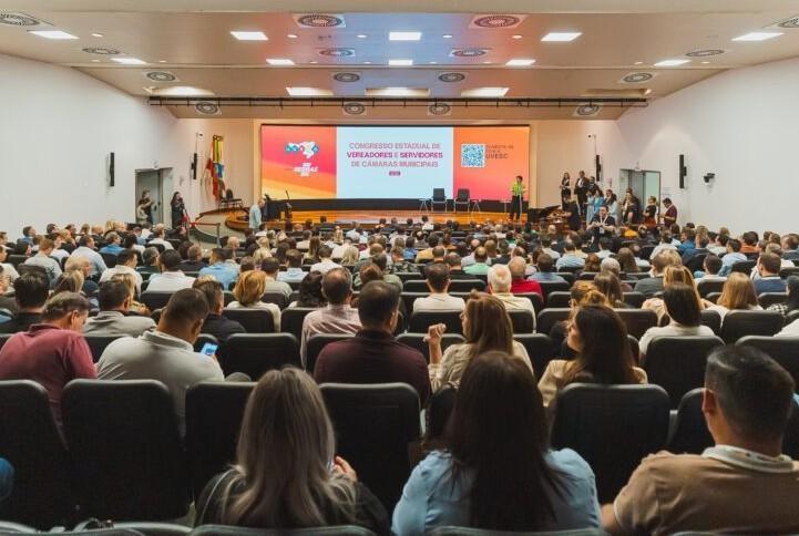Capacitação prepara vereadores de SC para apoiar acesso da população a direitos e captar recursos para os municípios