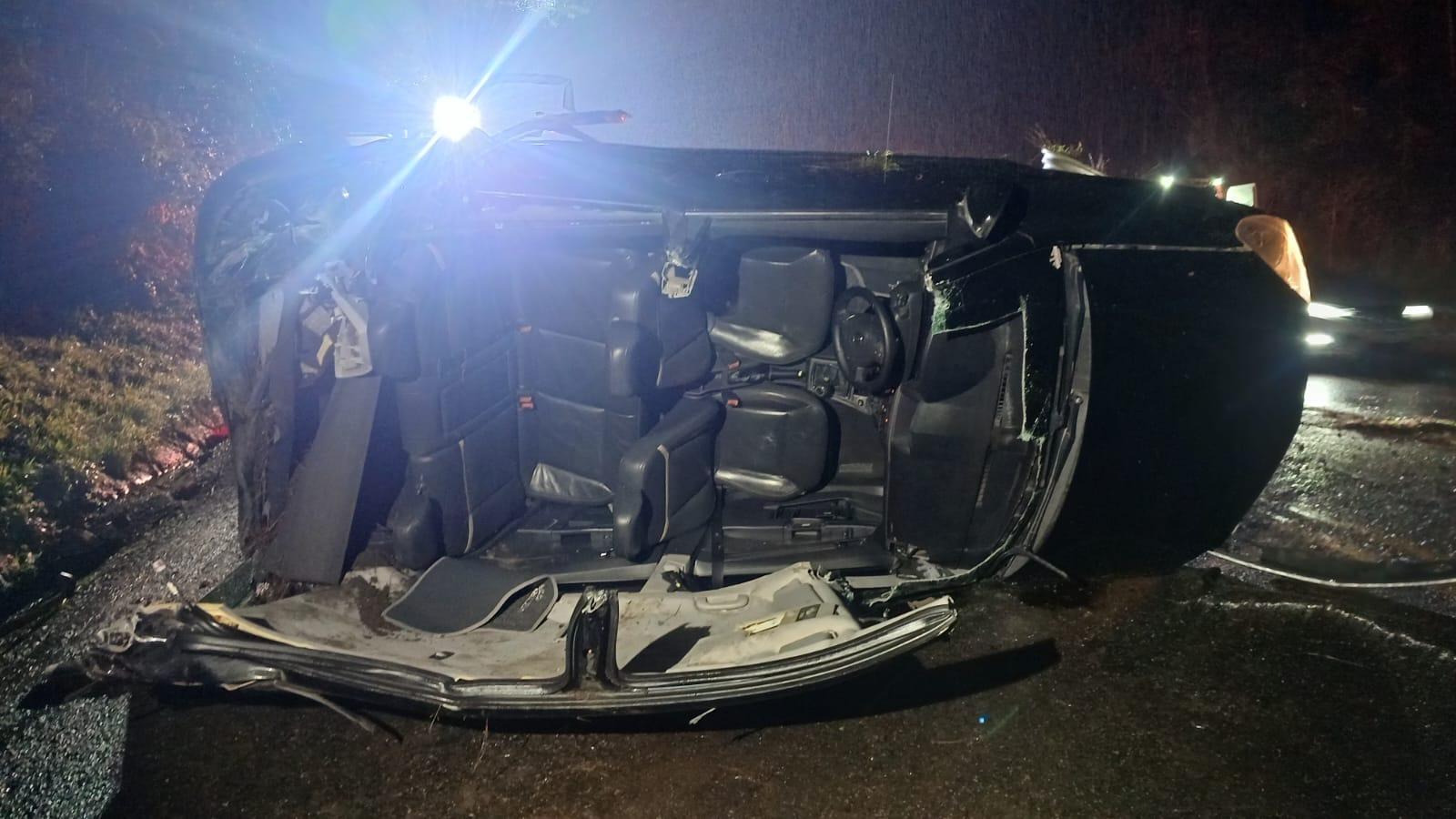 Capotamento na BR-470 deixa cinco pessoas feridas em Trombudo Central