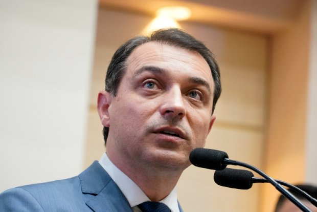 Carlos Moisés anuncia decreto para acabar com restrição de horários no Estado