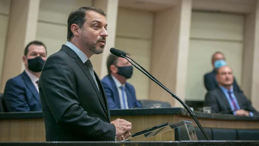 Carlos Moisés da Silva reassume o cargo de Governador de SC agora à tarde