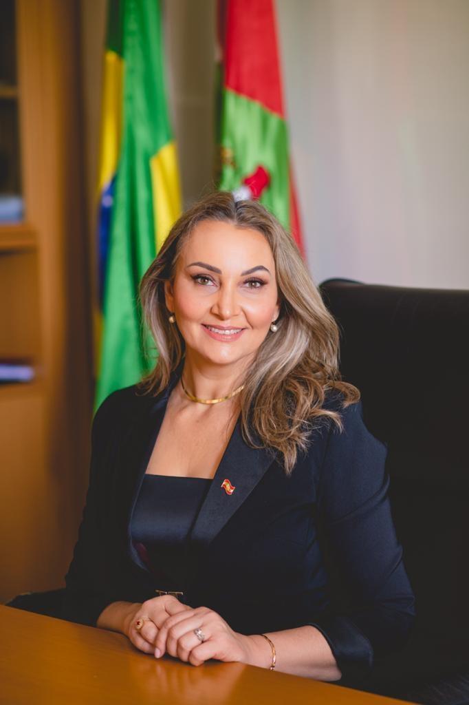 Carlos Moisés deixa cargo de governador de SC e Daniela Reinehr assume nesta terça-feira (30)