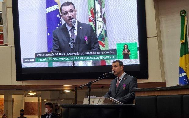 Carlos Moisés destaca municipalismo e investimentos históricos na mensagem anual aos deputados