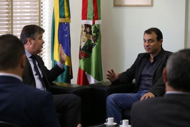 Carlos Moisés se reúne com MPSC e busca aproximação por modelo de transparência e eficiência