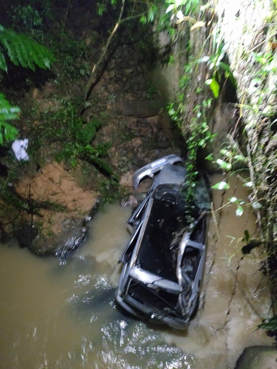 Carro cai de ponte e mulher perde a vida em Petrolândia
