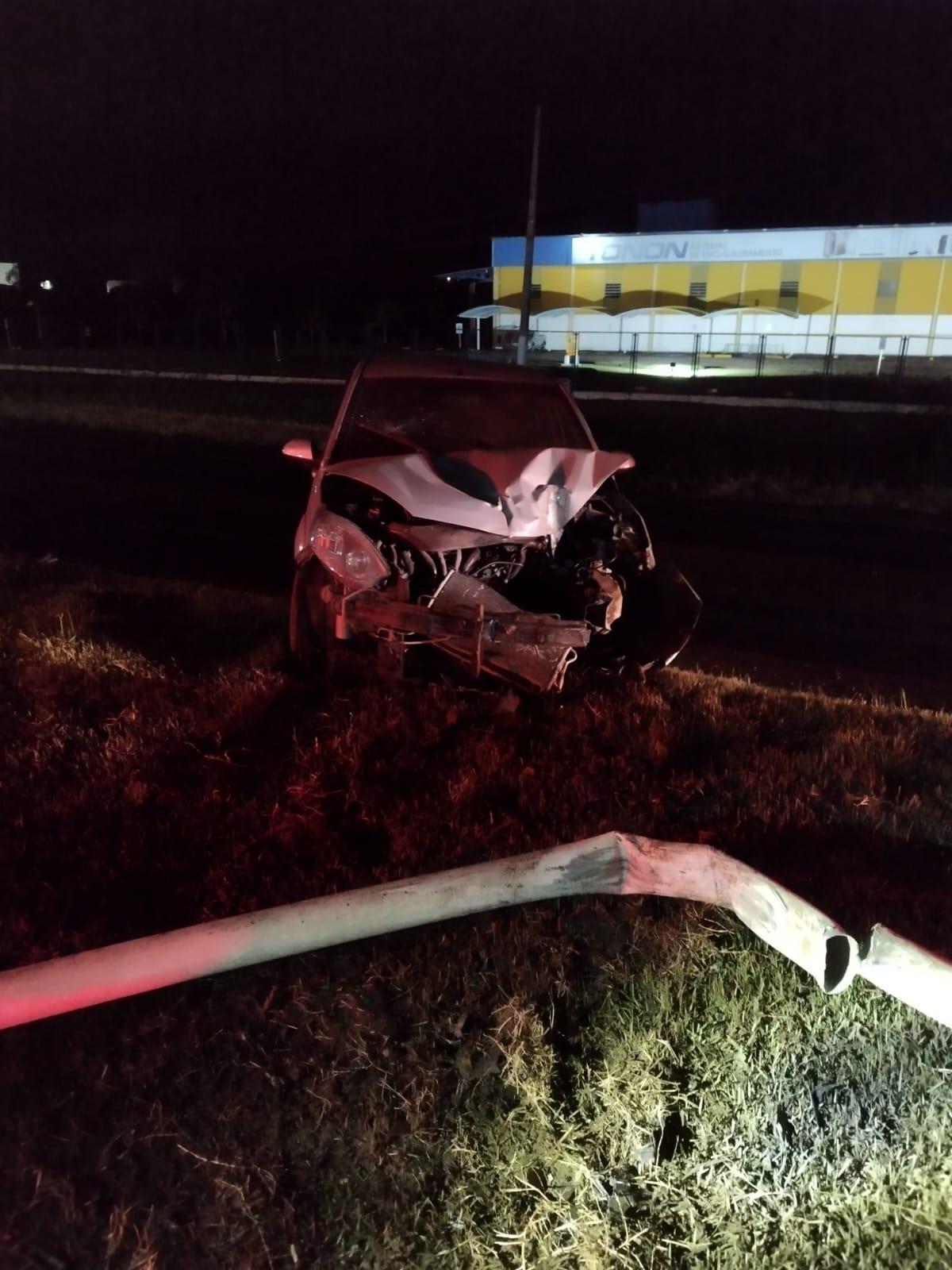 Jovem fica ferido após colisão contra poste na BR-470 em Rio do Sul
