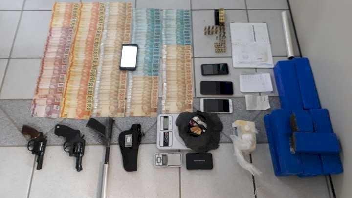 Carros, drogas, armas e dinheiro são apreendidos durante cumprimento de mandados em Ituporanga e Rio do Sul 