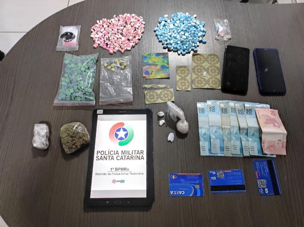 Casal é preso pela Policia Militar Rodoviária com drogas