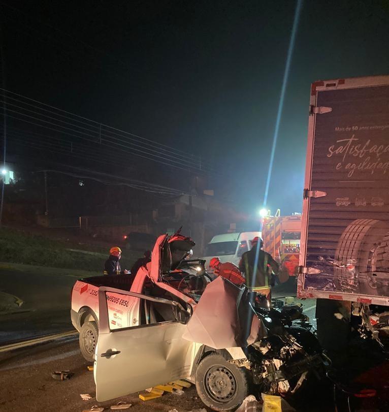 Casal fica ferido em grave acidente nesta madrugada de quinta-feira (01) no Alto Vale