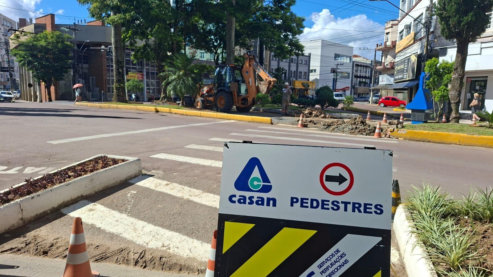 Casan investe R$ 12 milhões em nova rede de água no Centro de Rio do Sul