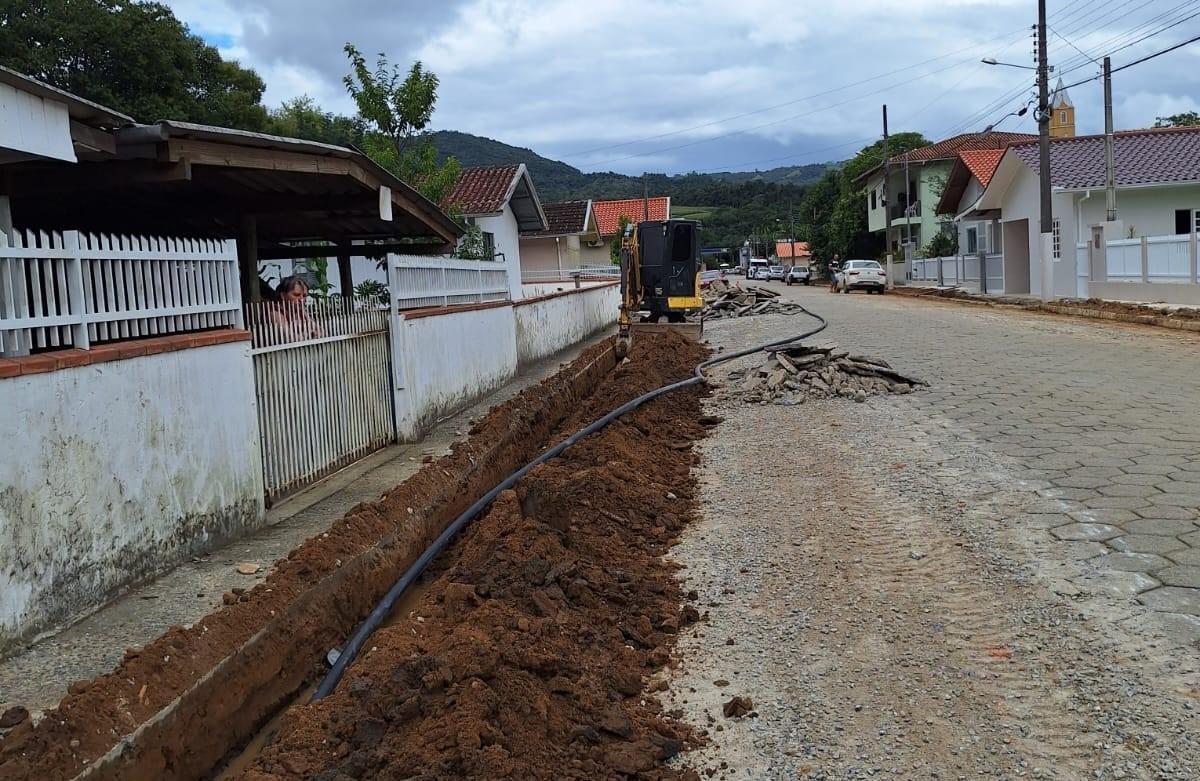 CASAN moderniza rede de abastecimento de água em Leoberto Leal