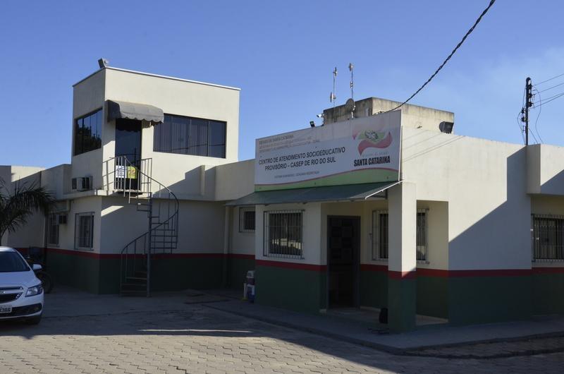 Casep é processado por corte de cabelo