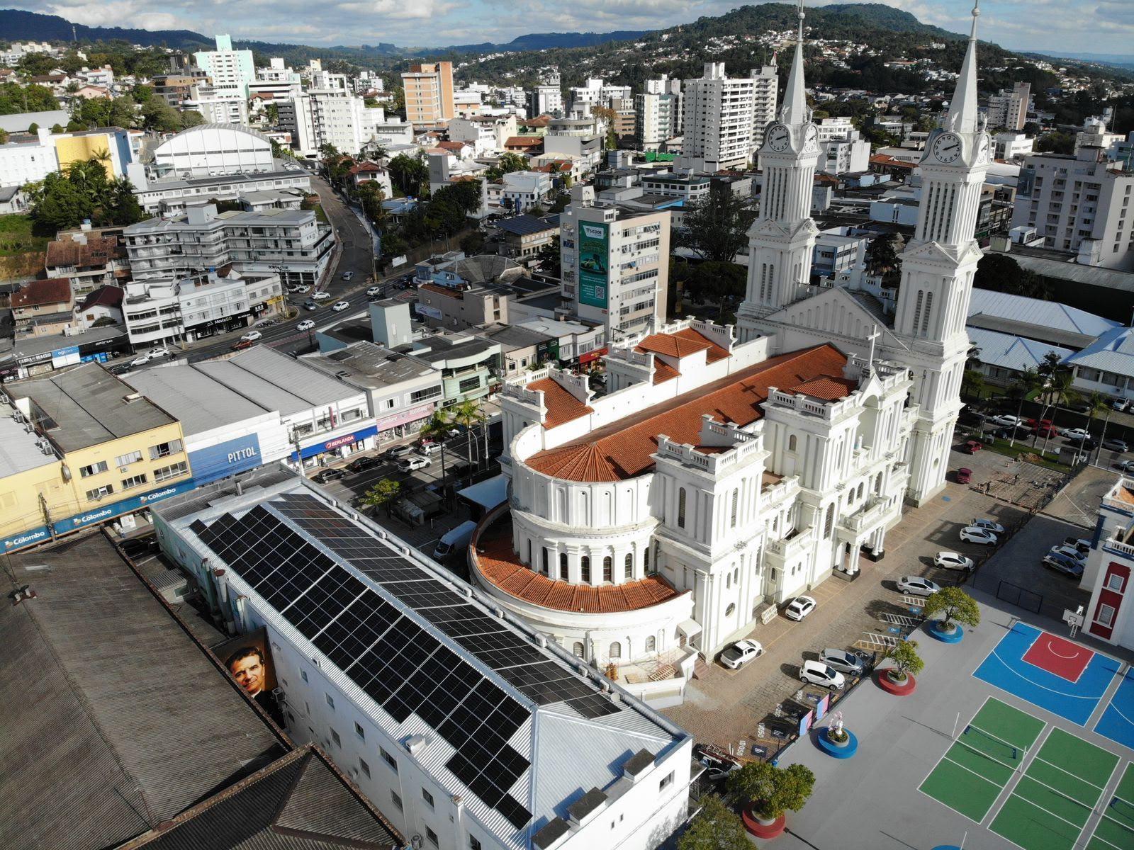 Catedral São João Batista instala sistema de energia solar de R$188 mil