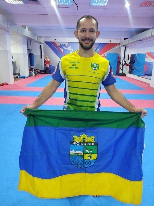 Carateca rio-sulense Edemilson Gutz dos Santos participa da etapa de abertura da Liga Mundial de Karatê em Portugal