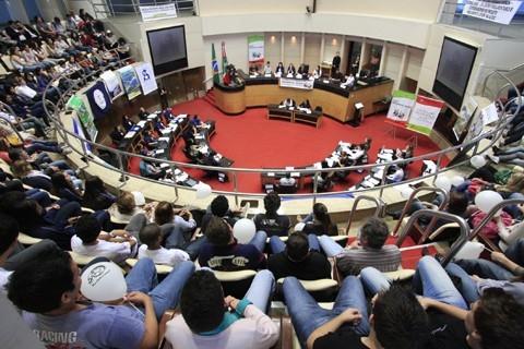 Alunos de Petrolândia participam de projeto jovem parlamentar da Escola do Legislativo Catarinense