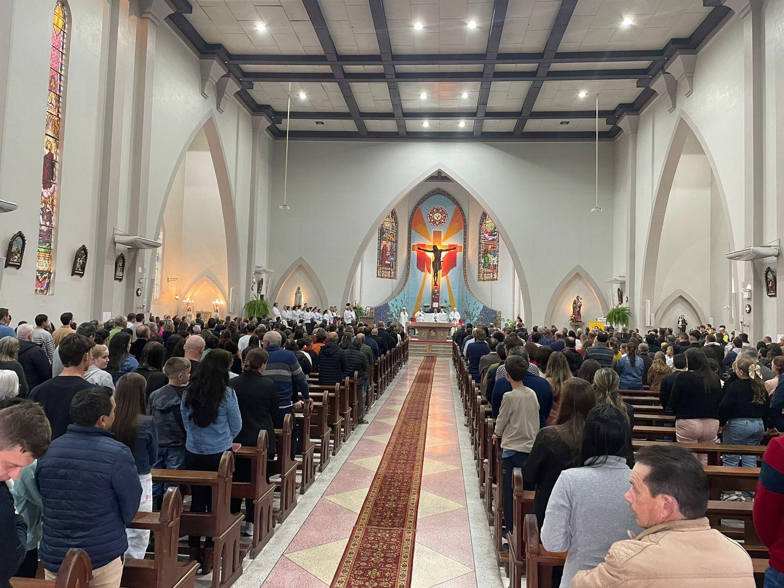 Celebração de Corpus Christi reúne centenas de fiéis em Ituporanga