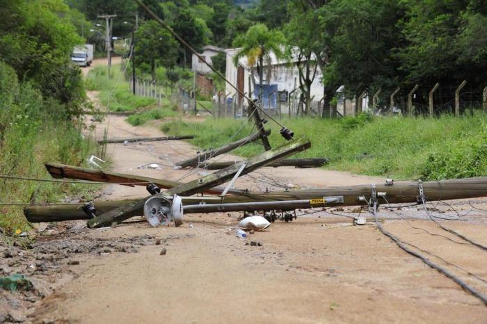 Cerca de 2500 unidades consumidoras continuam sem energia no Alto Vale