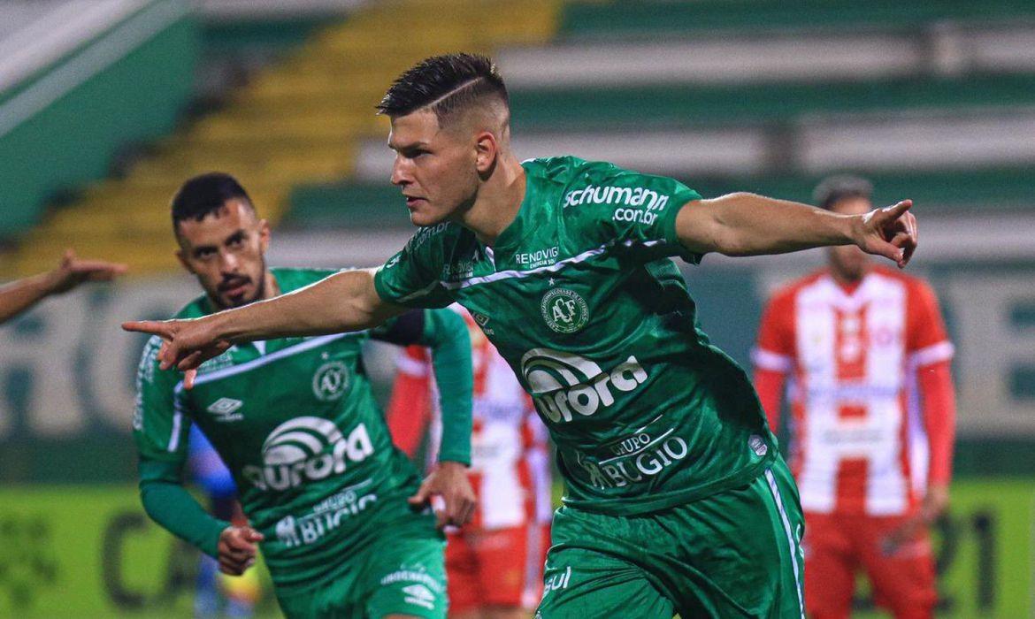 Chapecoense avança e define confrontos das semifinais do Catarinense 