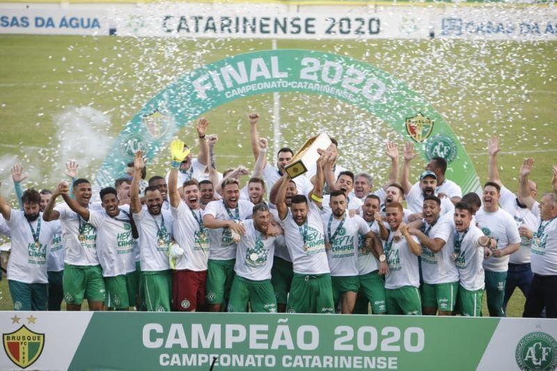 Chapecoense é campeã do Catarinense após vencer o Brusque e coroa campanha de recuperação