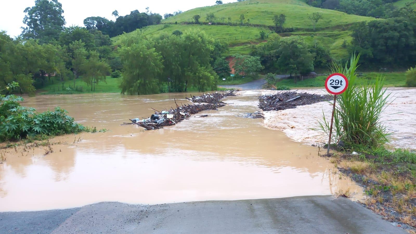 Chuva intensa das últimas horas, deixa vários municípios alagados no Alto Vale