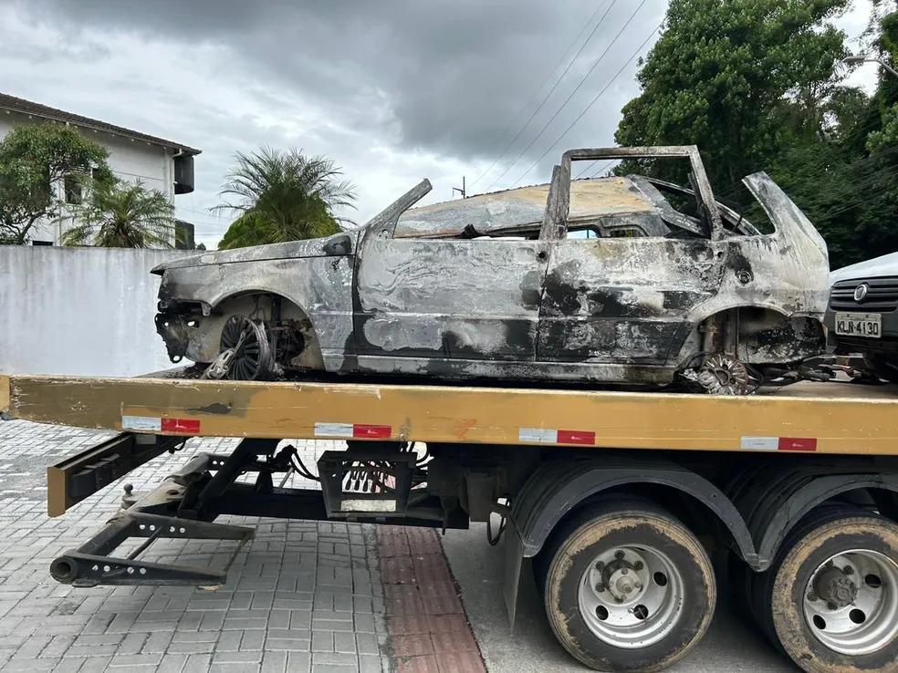 Seis corpos são encontrados carbonizados dentro de carro em SC
